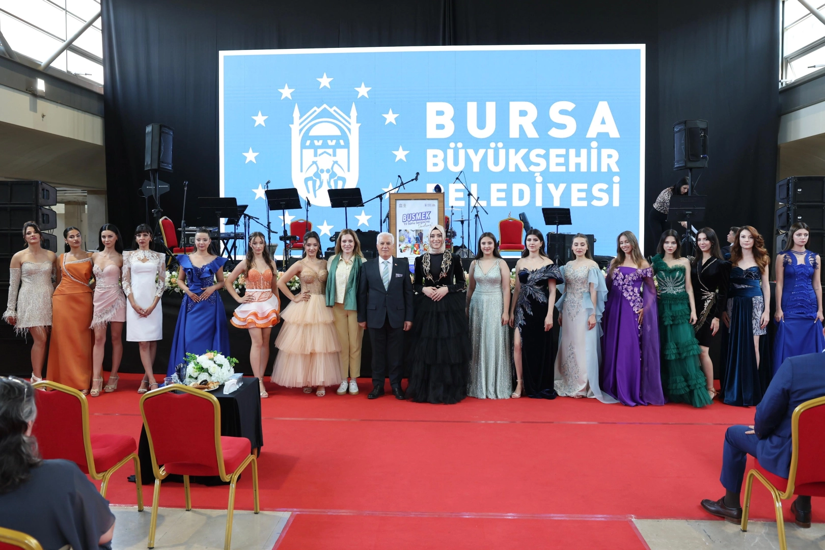 BUSMEK'in yıl sonu sergisinde el emekleri görücüye çıktı 