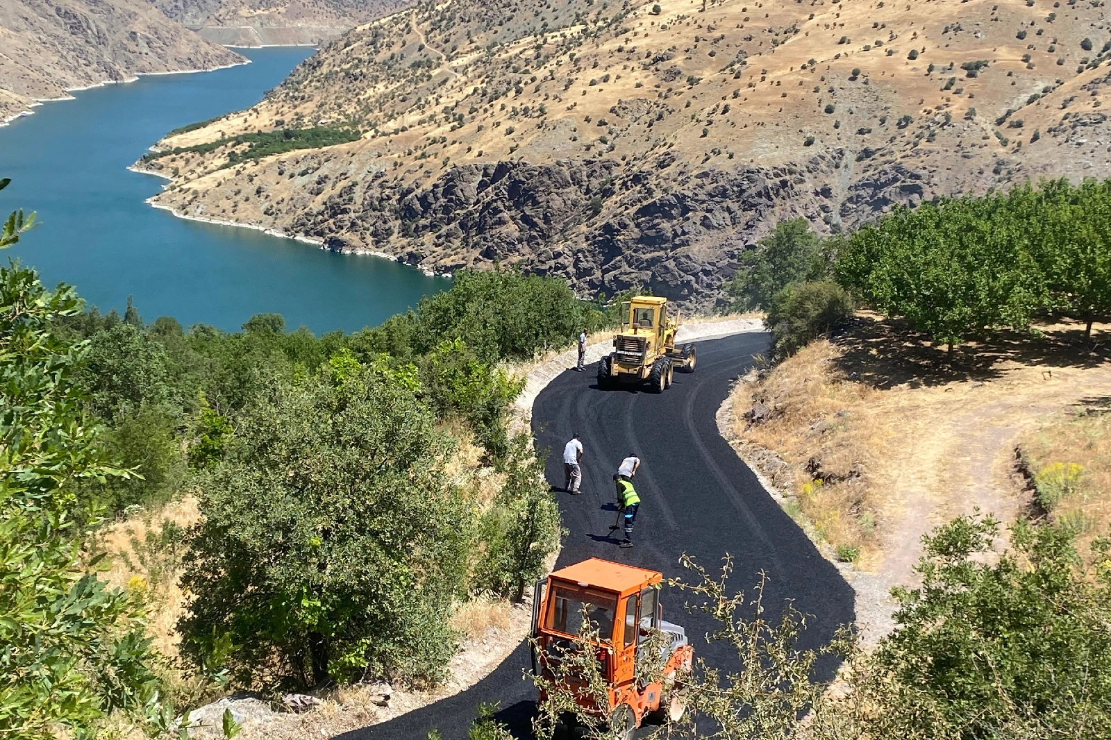Malatya Büyükşehir'den Karaağaç'a sıcak asfalt 