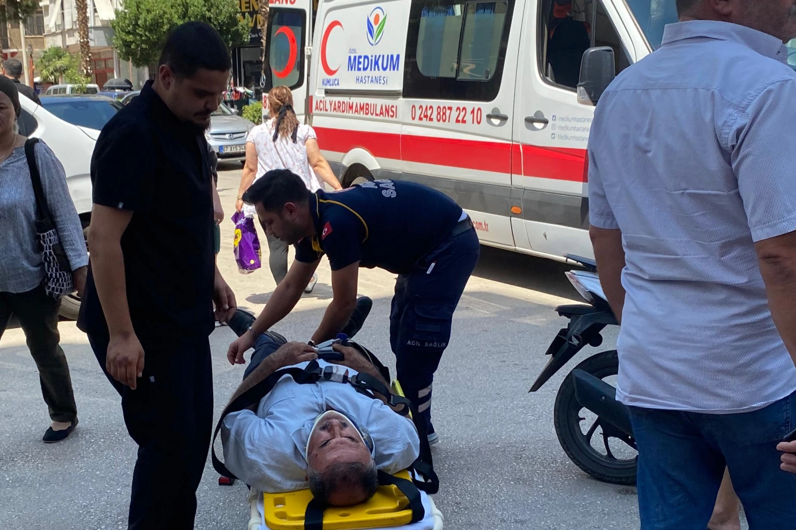 Kumluca’da küçük çocuğa motosiklet çarptı! 