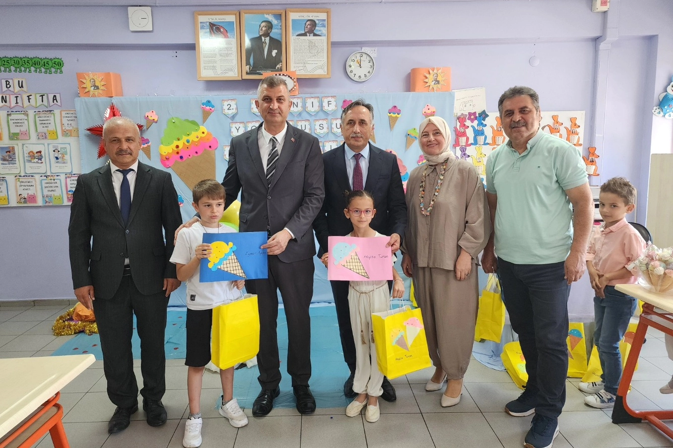 Gölcük'te öğrencilerin karne heyecanı 