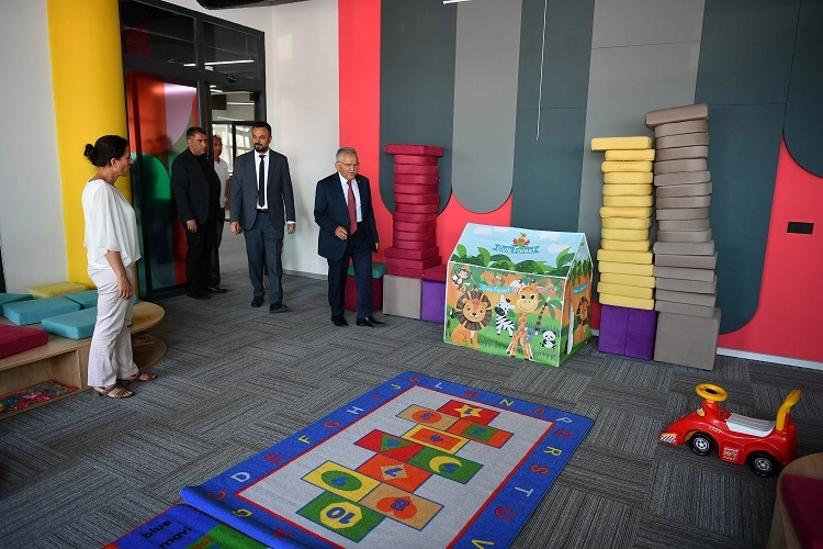Kayseri Büyükşehir kütüphaneyi hizmete açtı 
