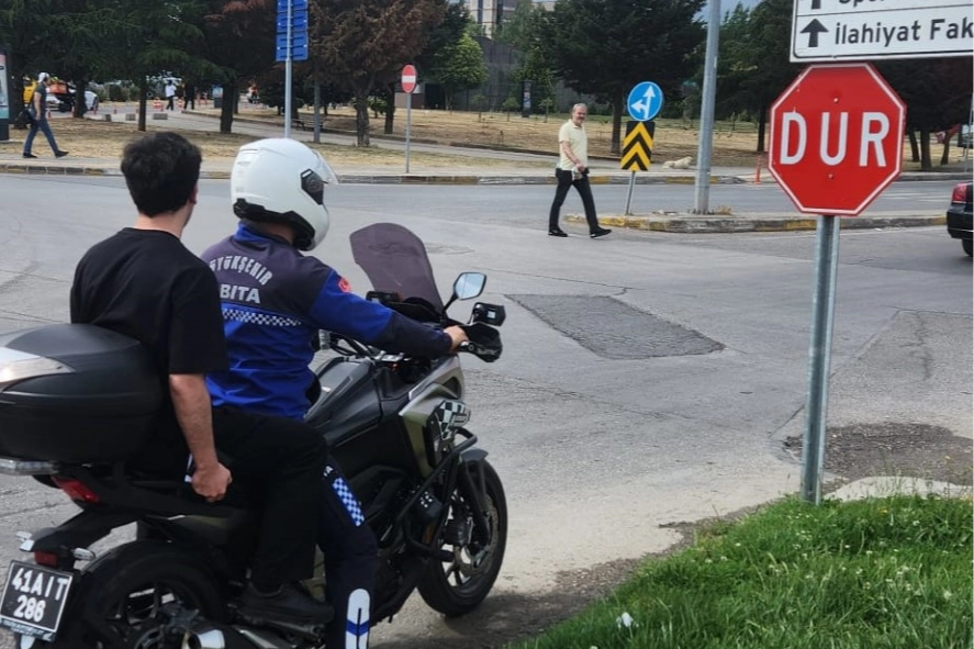 Kocaeli Zabıta ekipleri YKS nöbetinde 