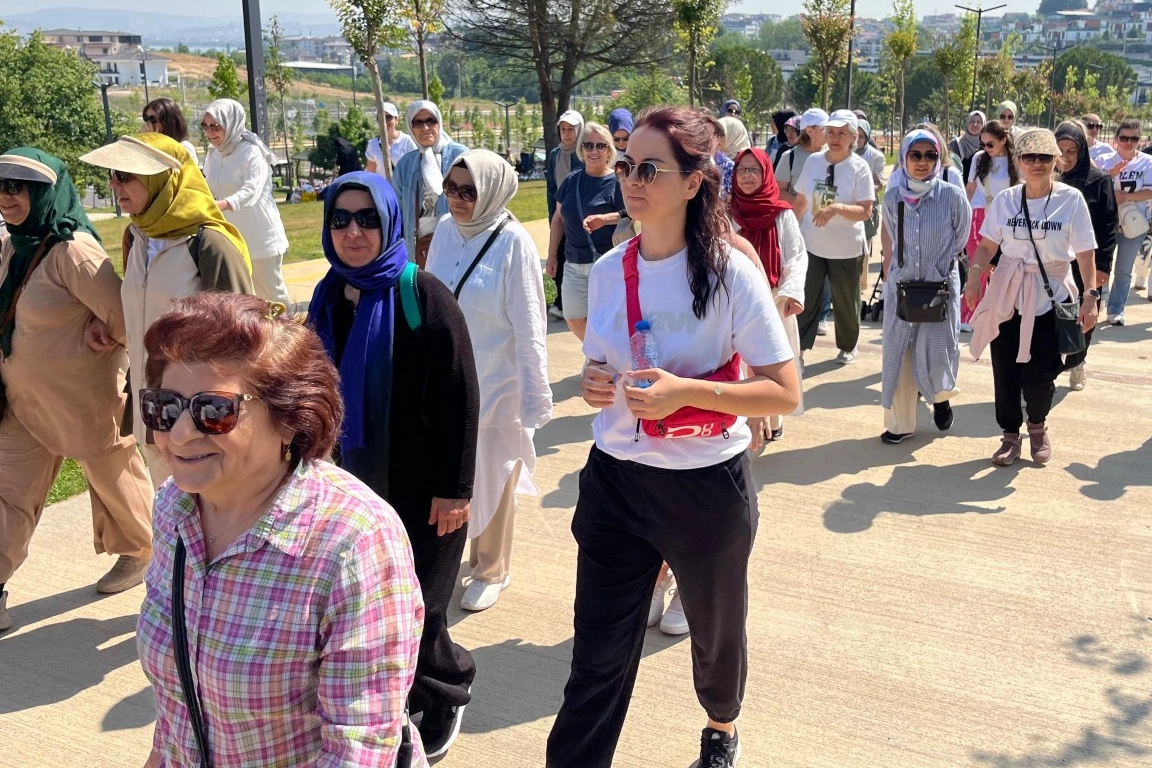 Kadınlar sağlıklı yaşam için yürüdü 