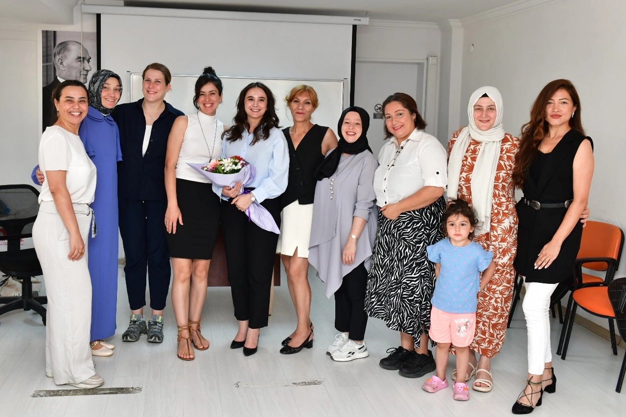 İzmir'de Çiğlili kursiyerler sertifikalarını aldı 