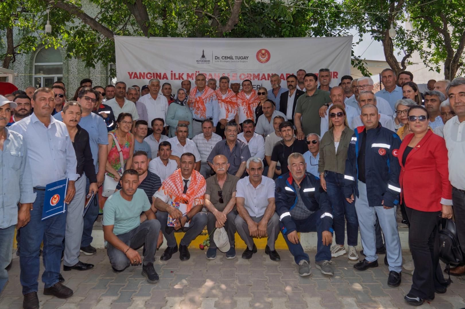 İzmir’de yangınla mücadeleye güçlü destek: 85 muhtara su tankeri 