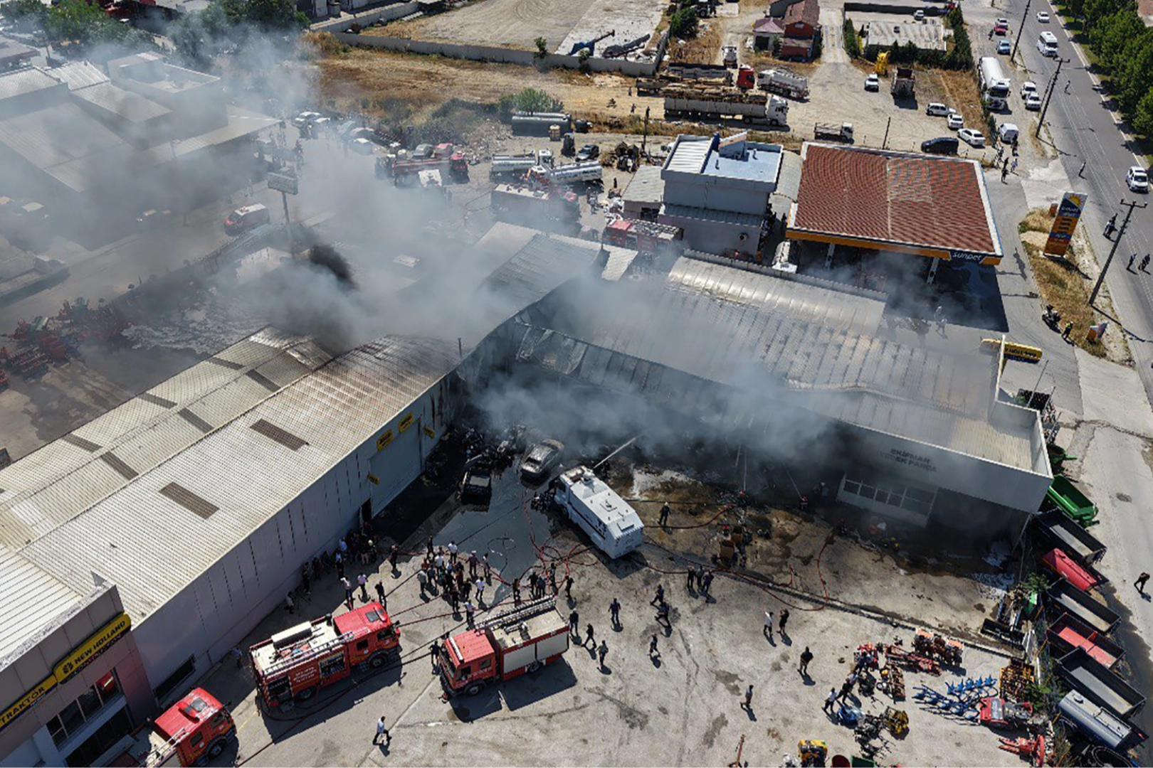 Sakarya’da traktör fabrikasında yangın! 