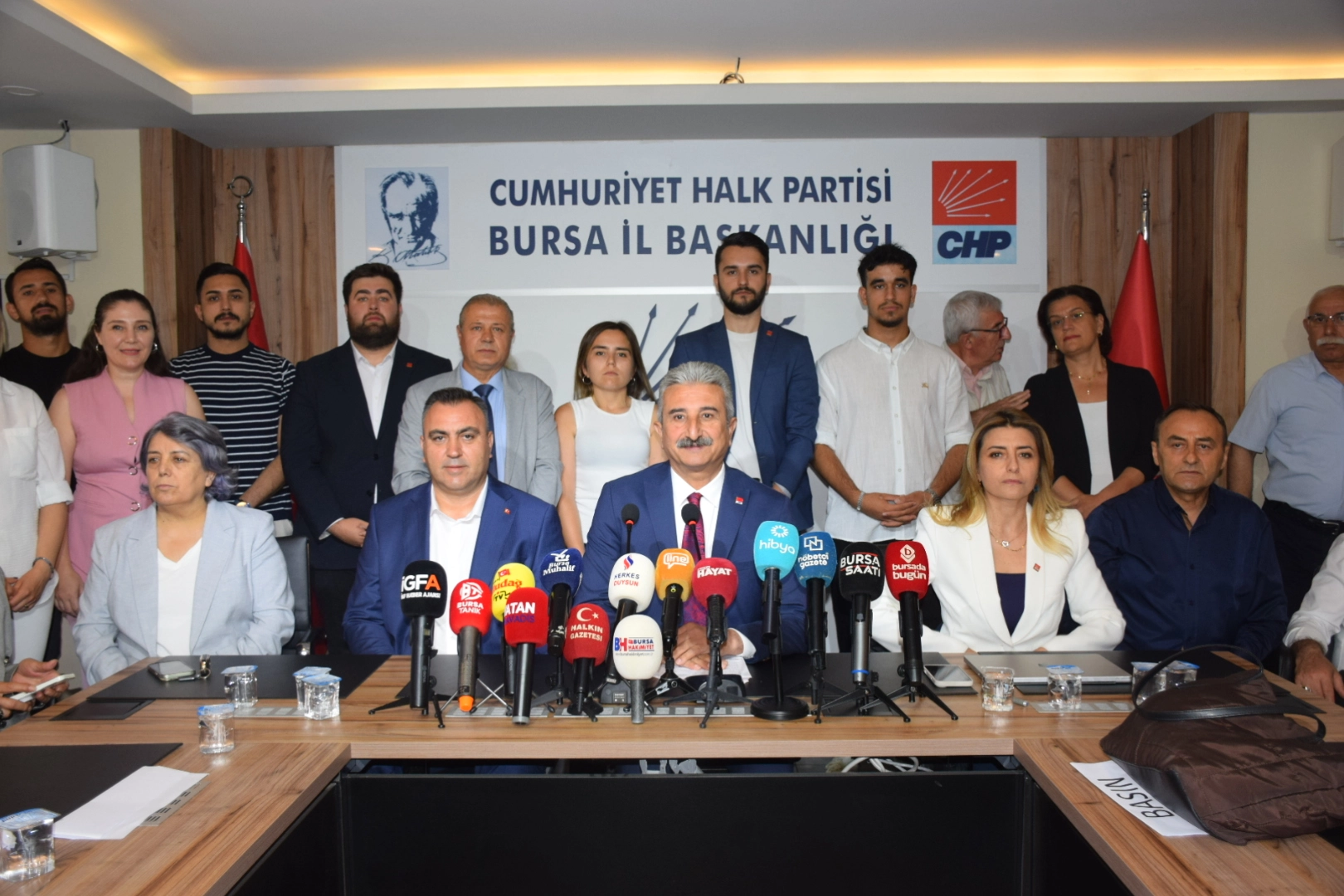 CHP Bursa'dan eğitim notu: Eğitim çöküyor, MEB sınıfta kaldı! 