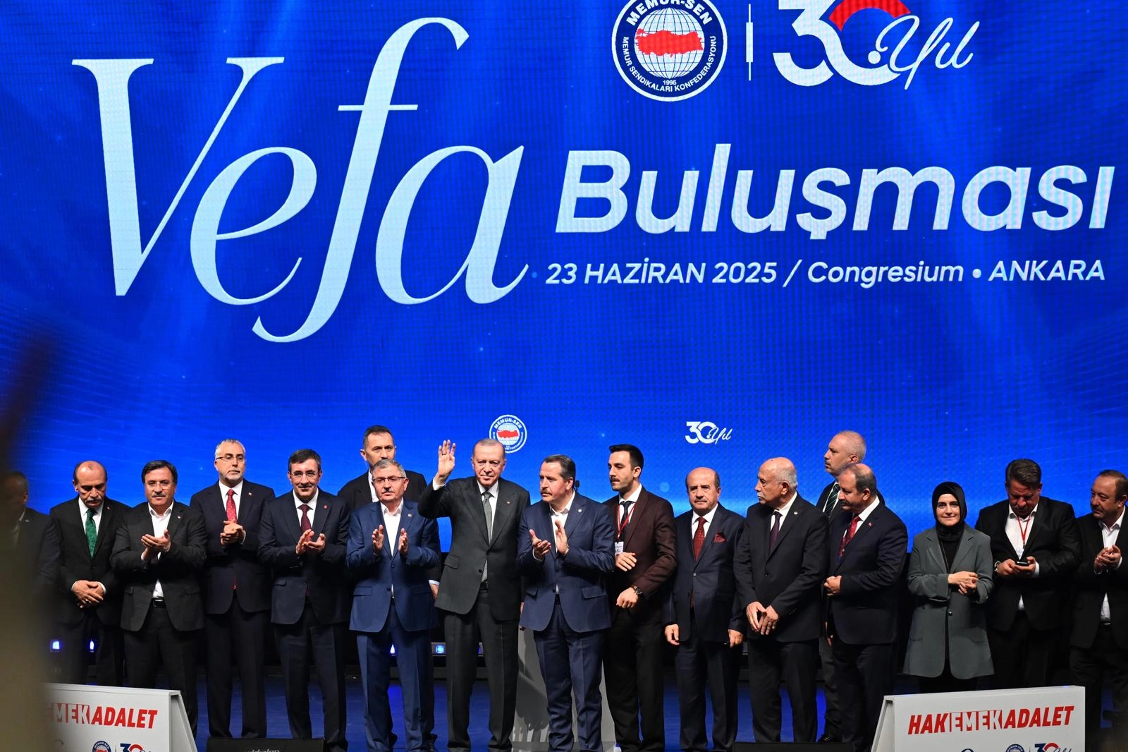 Erdoğan’dan Memur-Sen'e övgü: Milletin ve demokrasinin yanında saf tuttunuz 