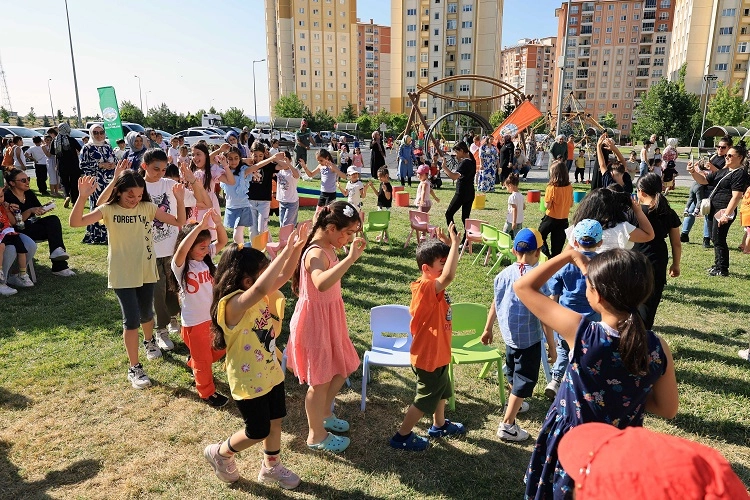 Kayseri Talas Belediyesi'nden çocuklara karne hediyesi 