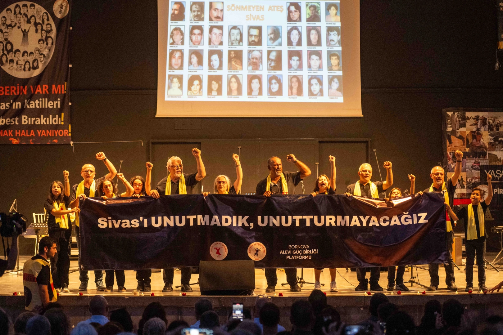Bornova’da Madımak Katliamı'nın 32. yılı duygu dolu etkinlikle anıldı 