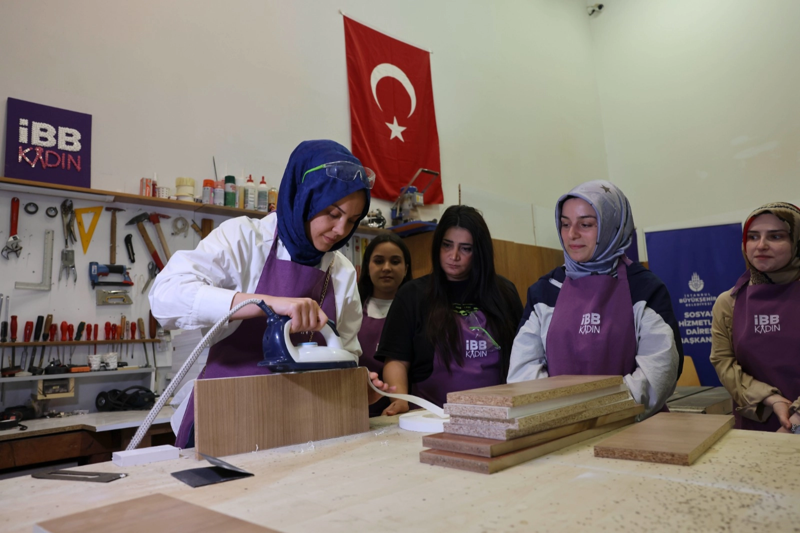 İBB'den kadınlara marangozluk eğitimi 