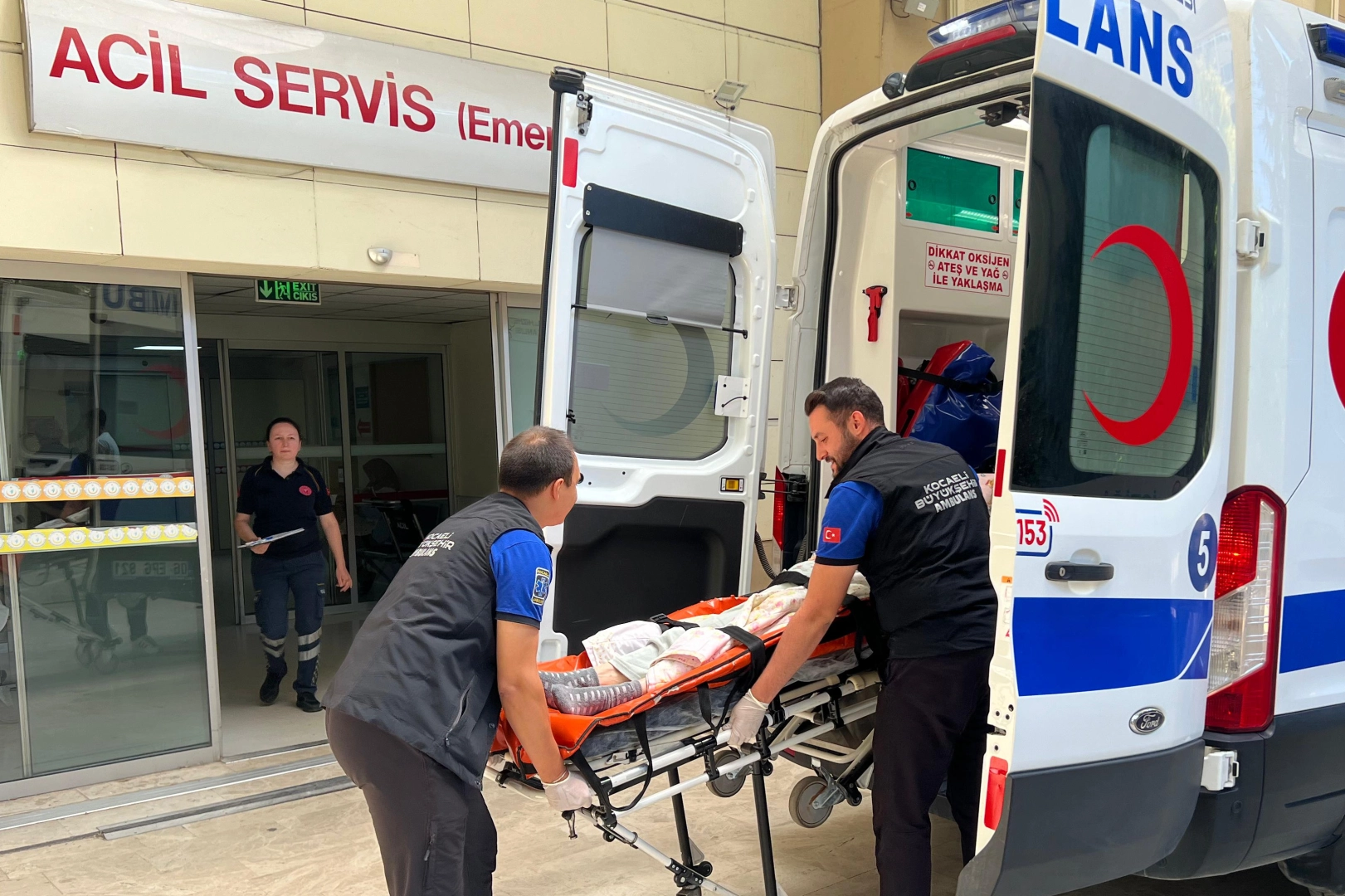 Kocaeli Büyükşehir’den 4 saatte 135 hasta transferi 