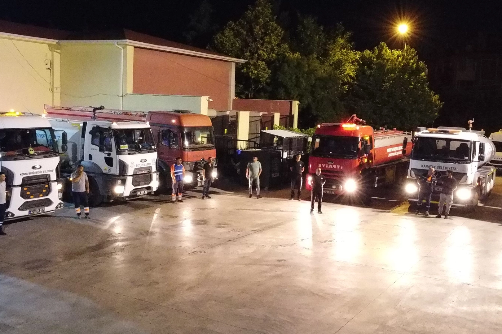 Konya’dan Antakya’ya destek! İtfaiye ekipleri gece yola çıktı 