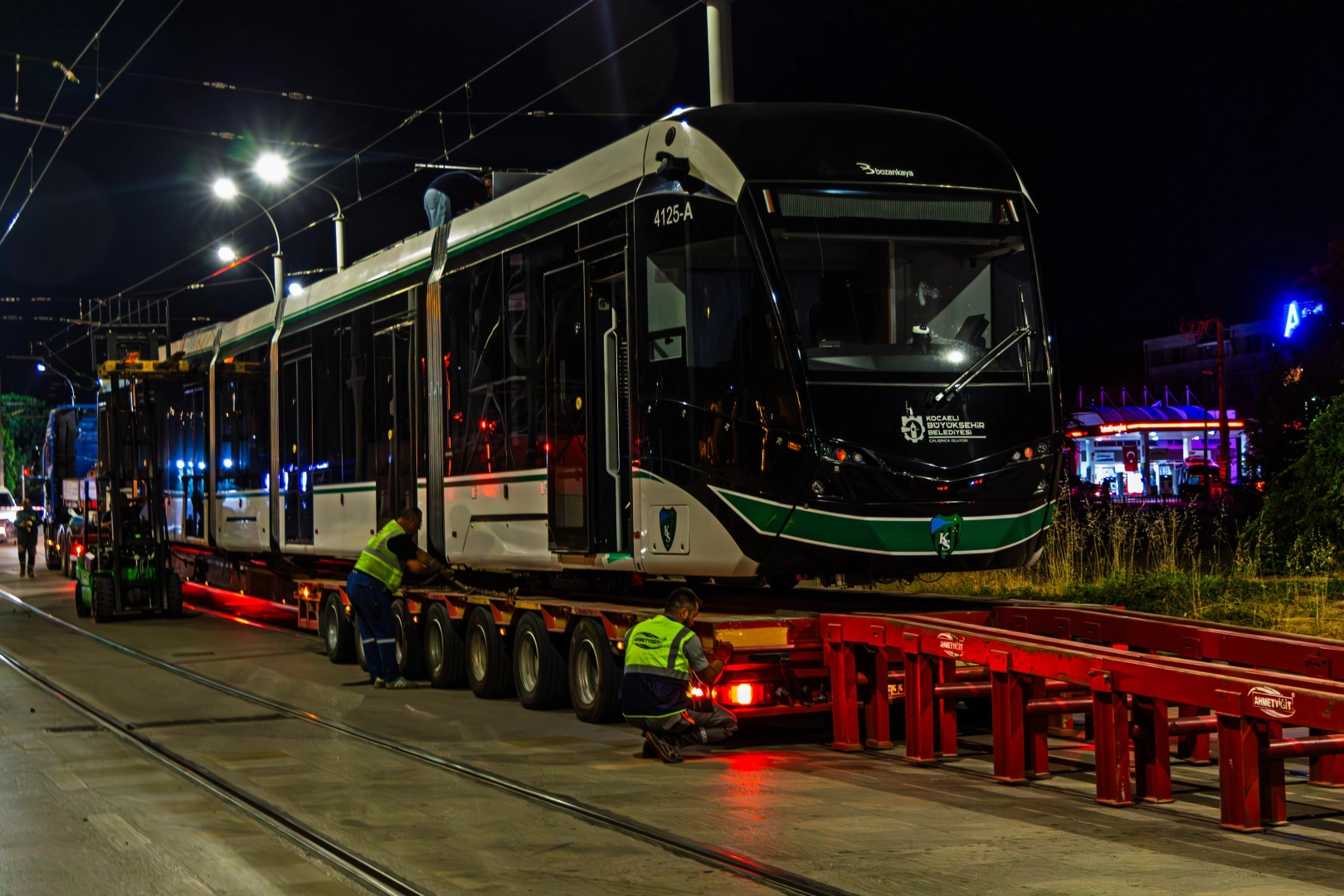 Kocaeli'de ulaşım genişliyor 