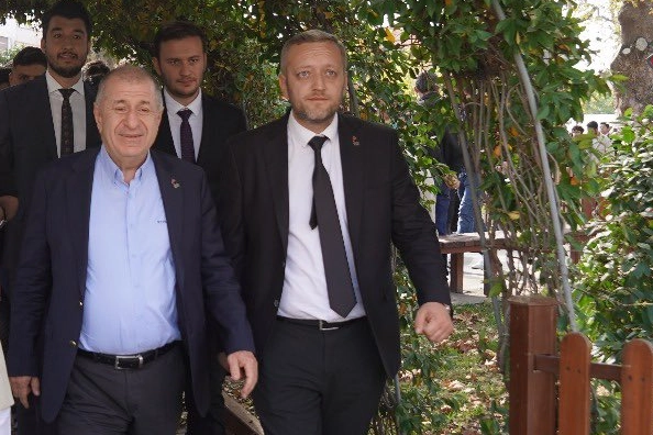 Zafer Partisi Bursa'da Leman karikatürüne ve Atatürk hakaretlerine tepki 