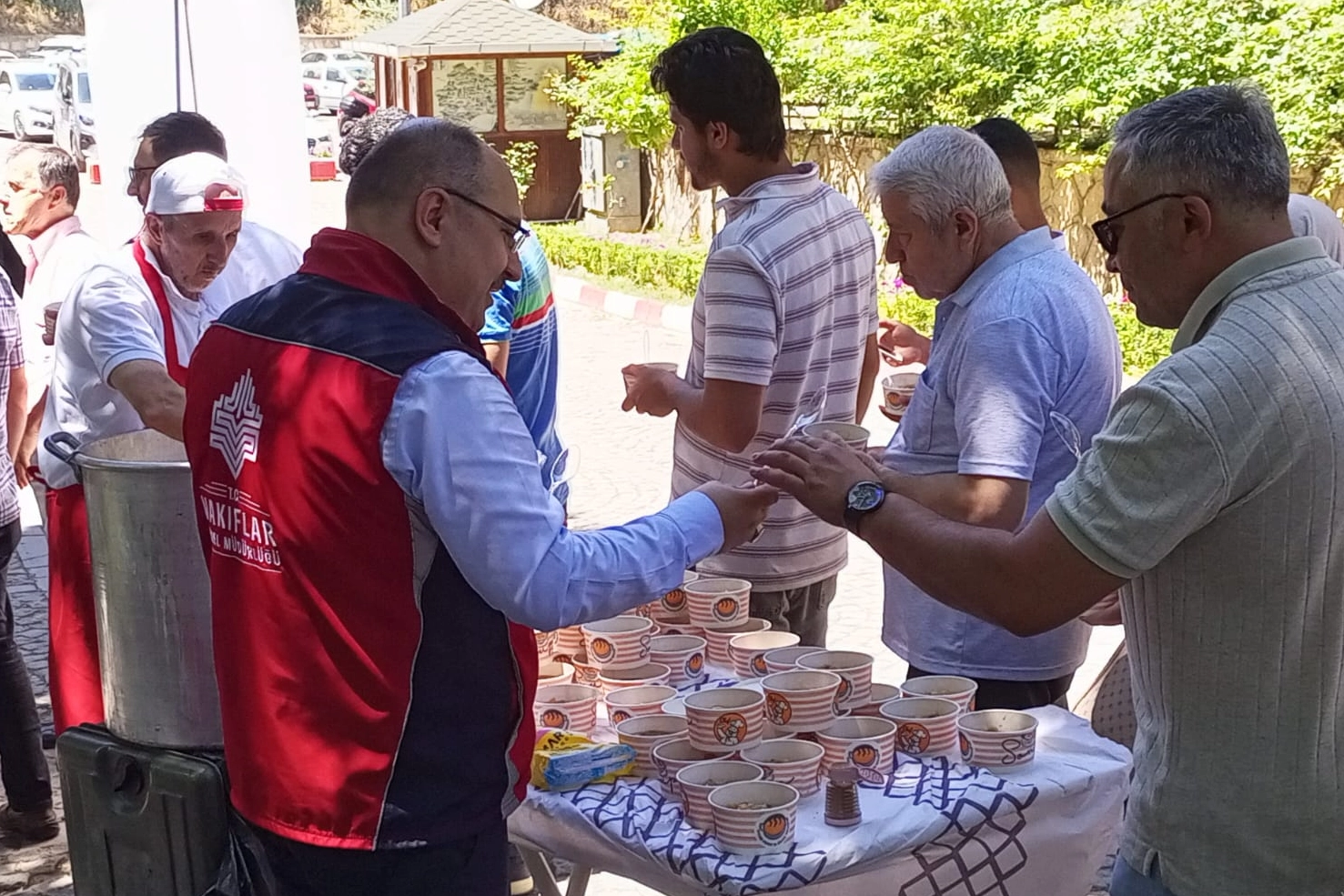 Vakıflar Genel Müdürlüğü'nden 81 ilde aşure ikramı 