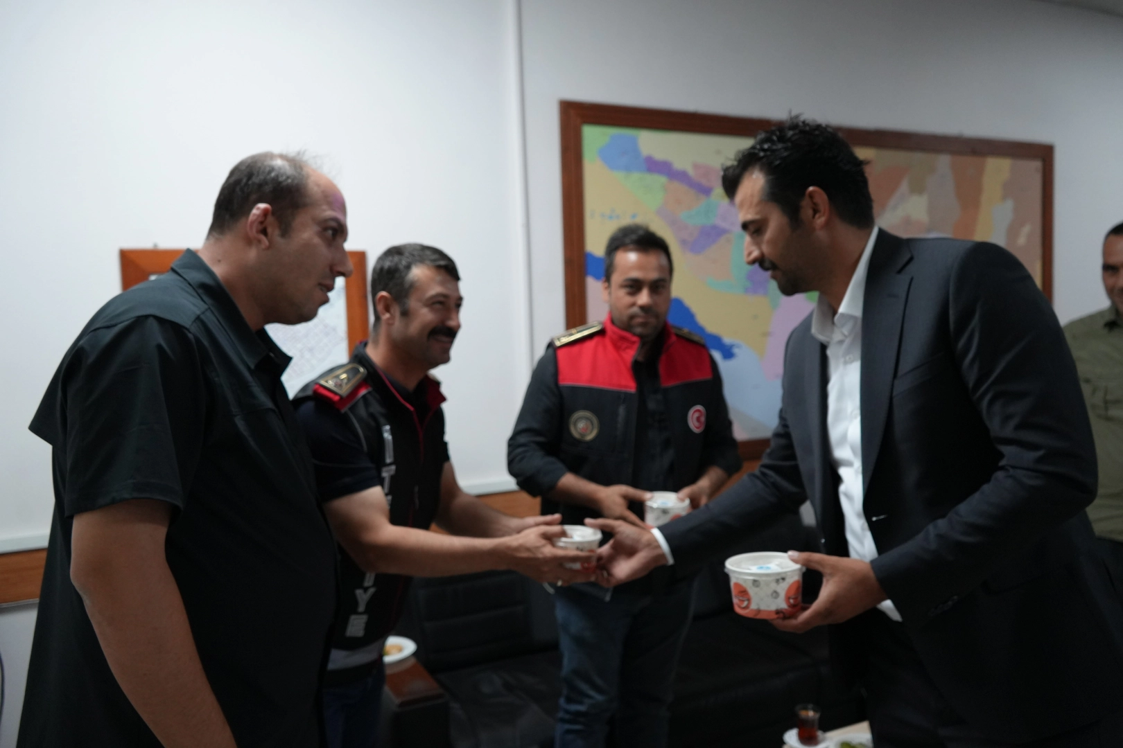 Kahramanmaraş'ta Ülkü Ocakları'ndan 'Ateşin Kahramanlarına' aşure ikramı 