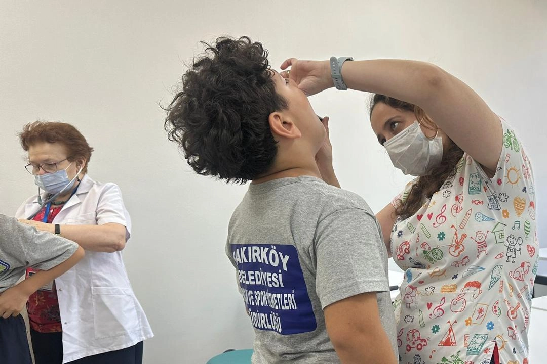 Yaz Spor Okulu öğrencilerine sağlık kontrolü 