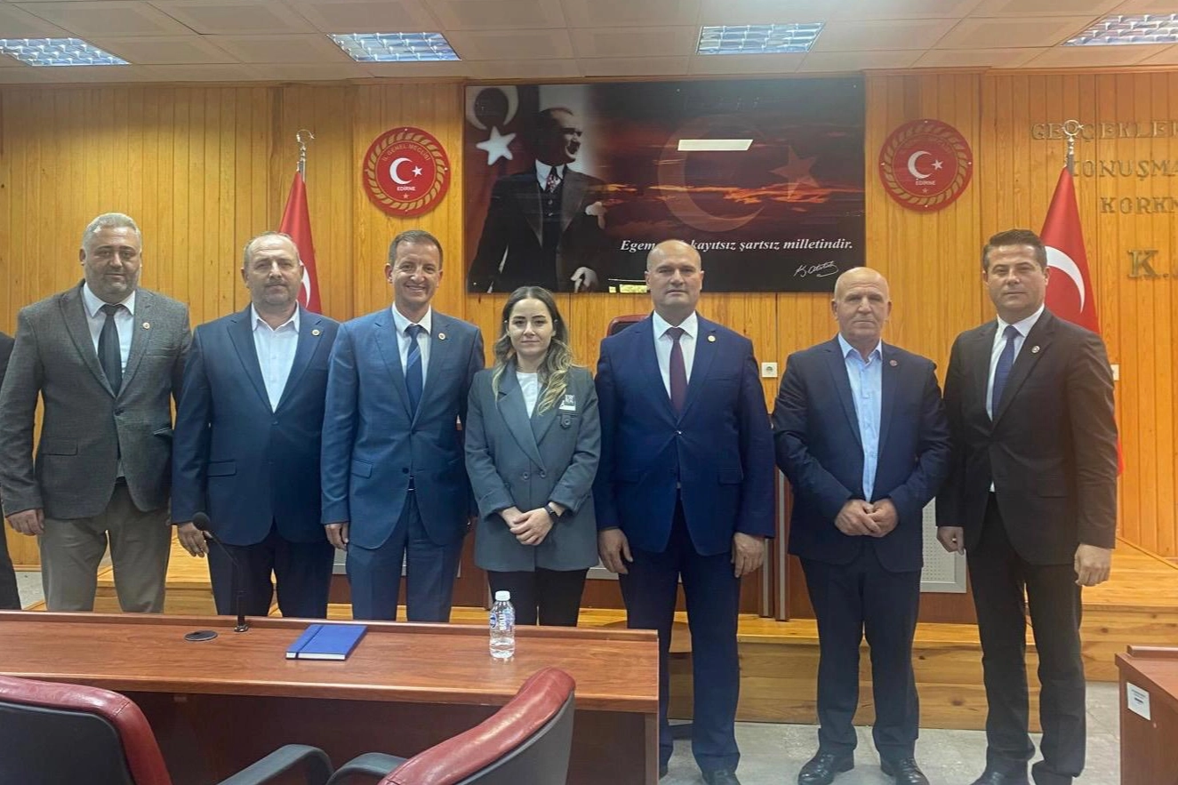 Edirne'de AK Parti İl Genel Meclisi Üyeleri'nden CHP'lilere 'yol' açıklaması 