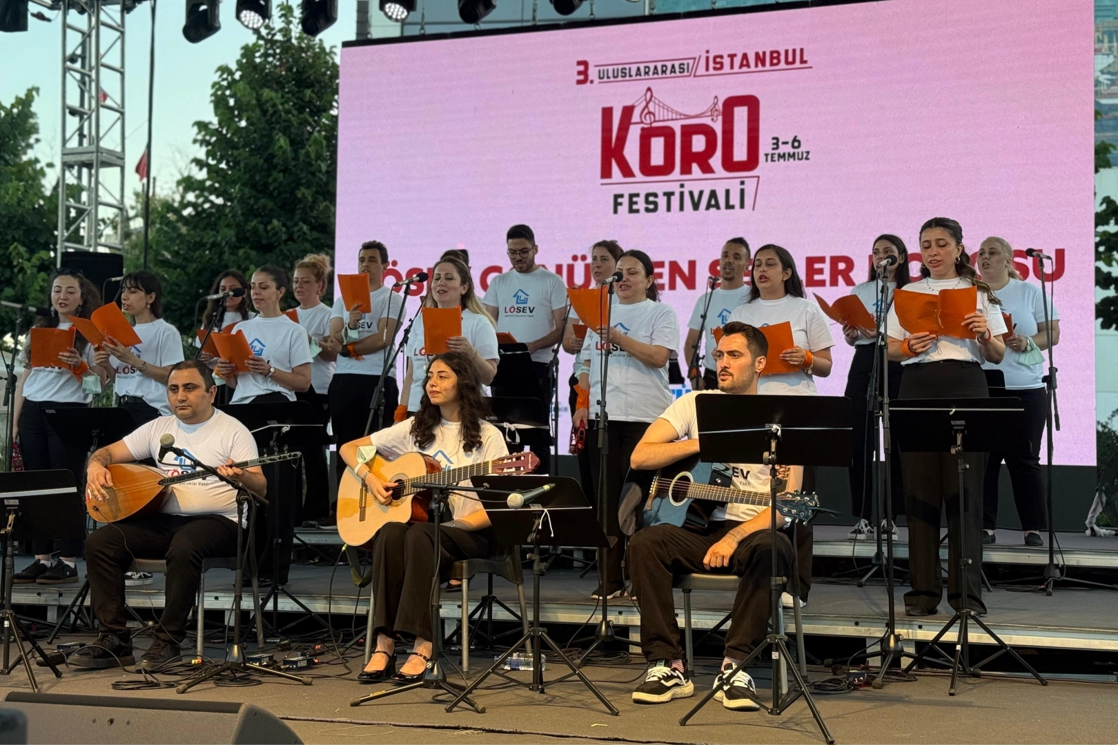 LÖSEV gönüllüleri İBB Korolar Festivali'nde 