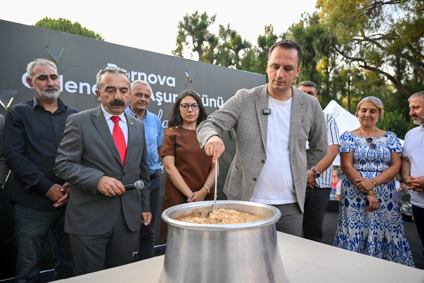 Aşure kazanında barış, kardeşlik ve adalet kaynadı 