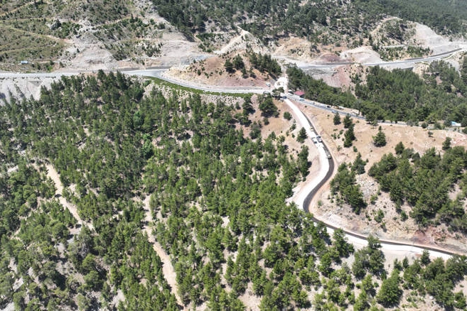 Antalya Büyükşehir’in kırsalda yol atağı sürüyor 