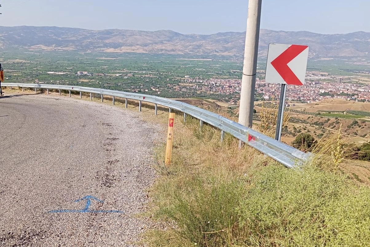 Manisa'da yol güvenliği için otokorkuluk çalışması 