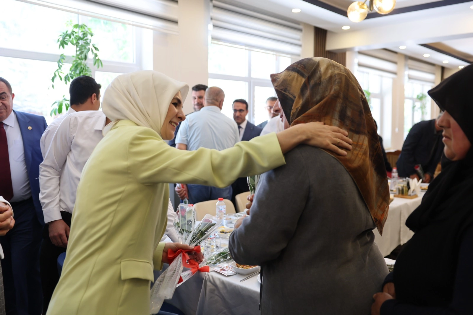 Şehit ailelerine 'Terörsüz Türkiye'yi Bakan Göktaş anlattı 