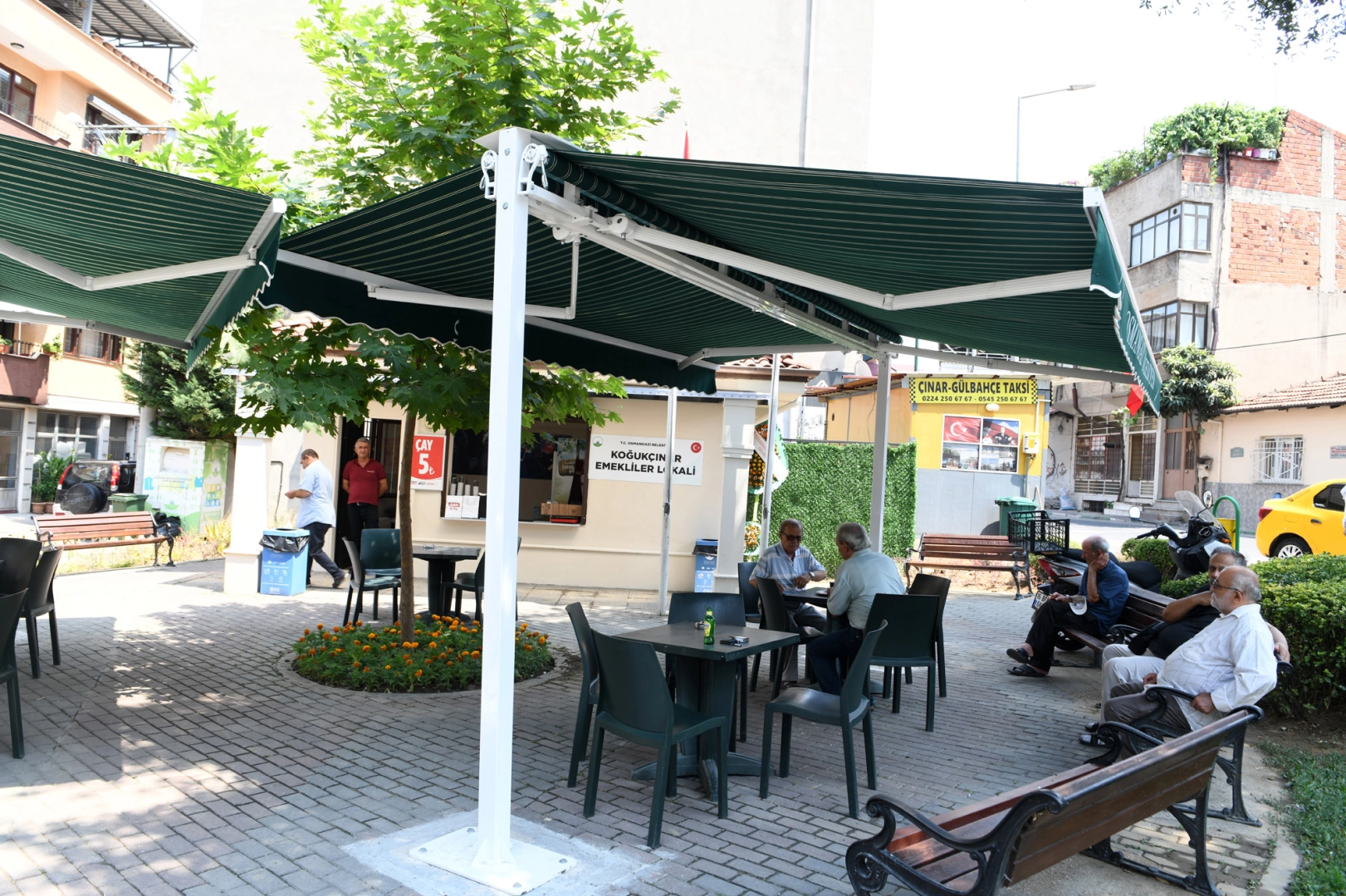 Bursa Osmangazi'de 'Emekliler Lokali' sosyal hayatı canlandırdı 