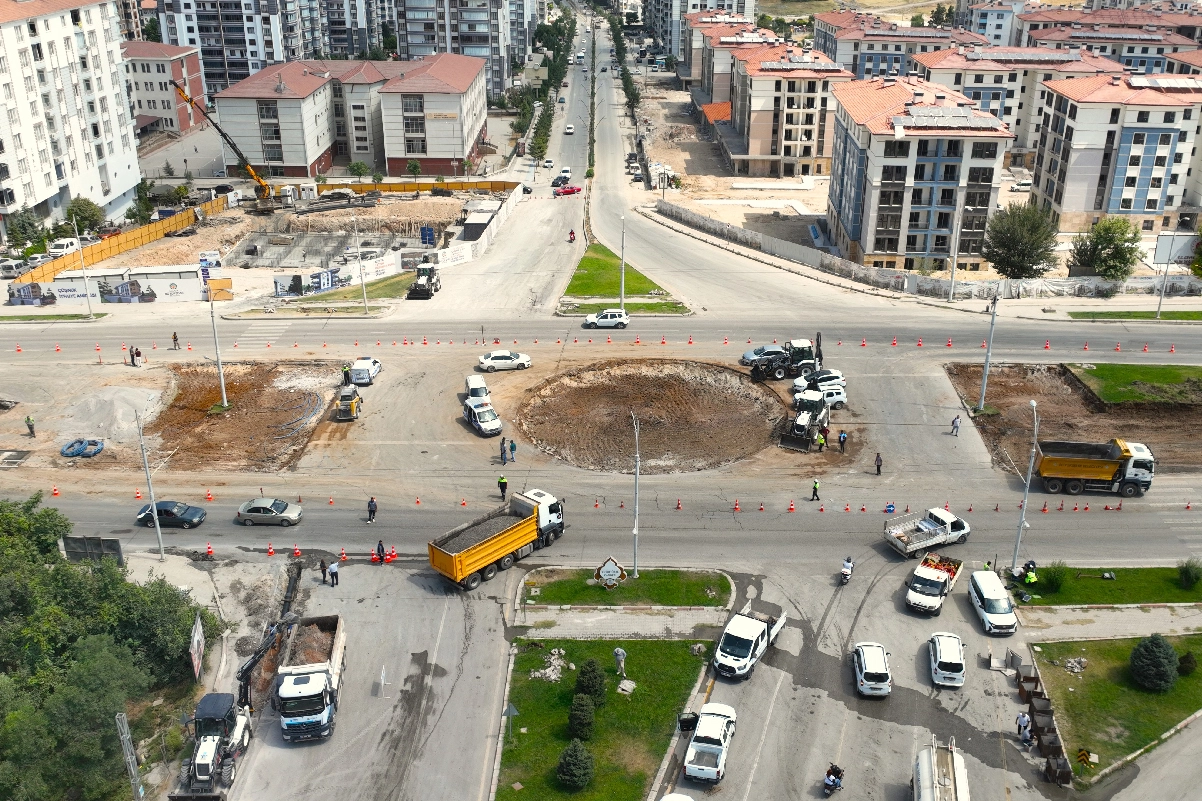 Çöşnük Kavşağı’nda düzenleme çalışmaları devam ediyor 
