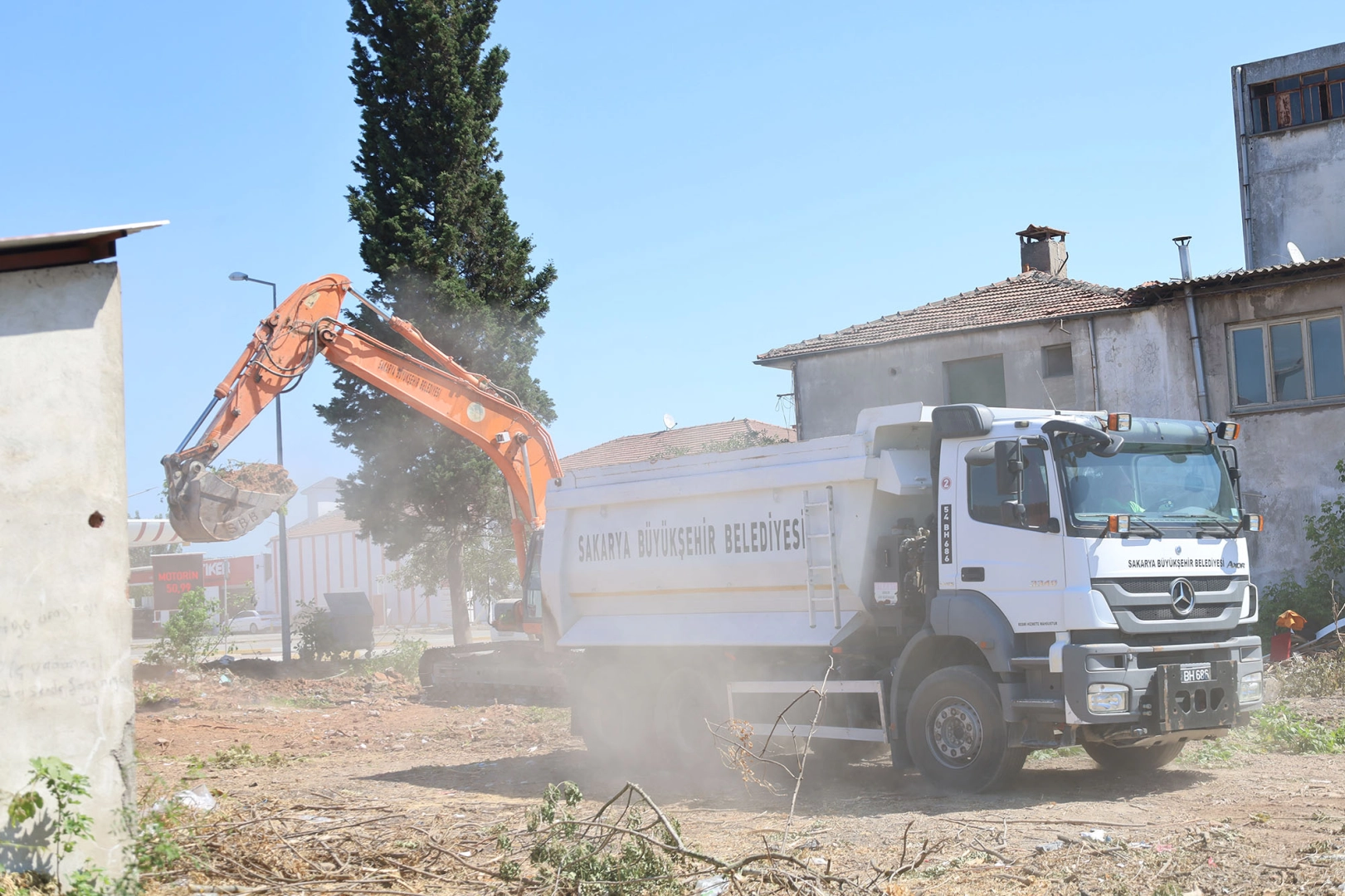 Sakarya'nın merkez aksına bağlantıya ilk kazma 