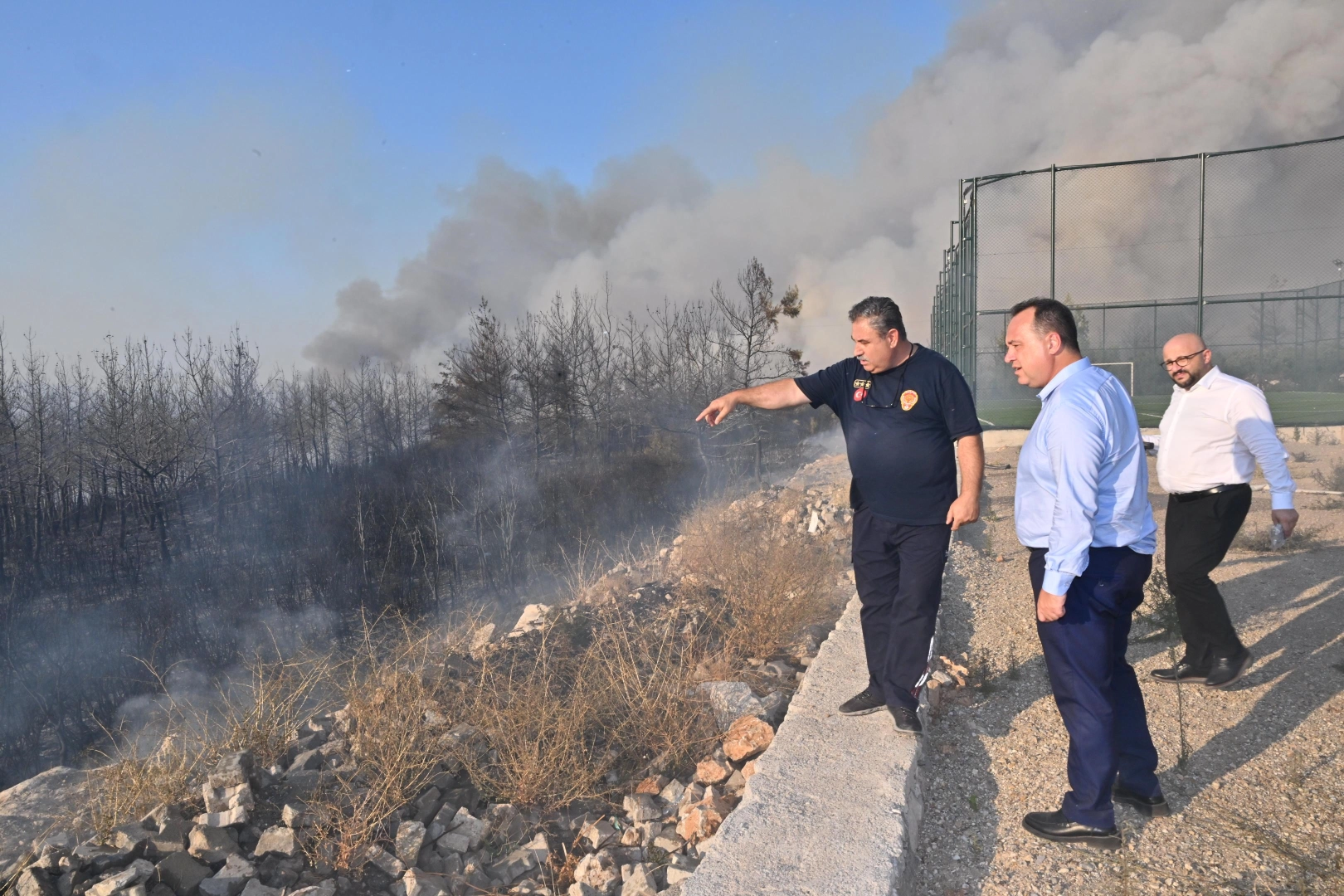 Manisa İtfaiyesi'nden Kayapınar yangınına müdahale 