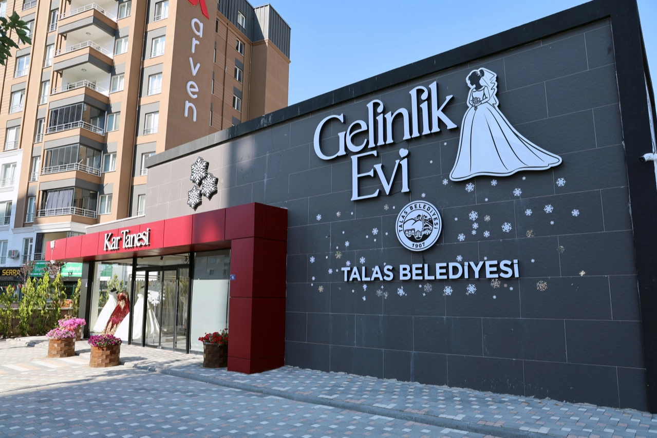 Kayseri Talas Kar Tanesi Gelinlik Evi'ne büyük ilgi 