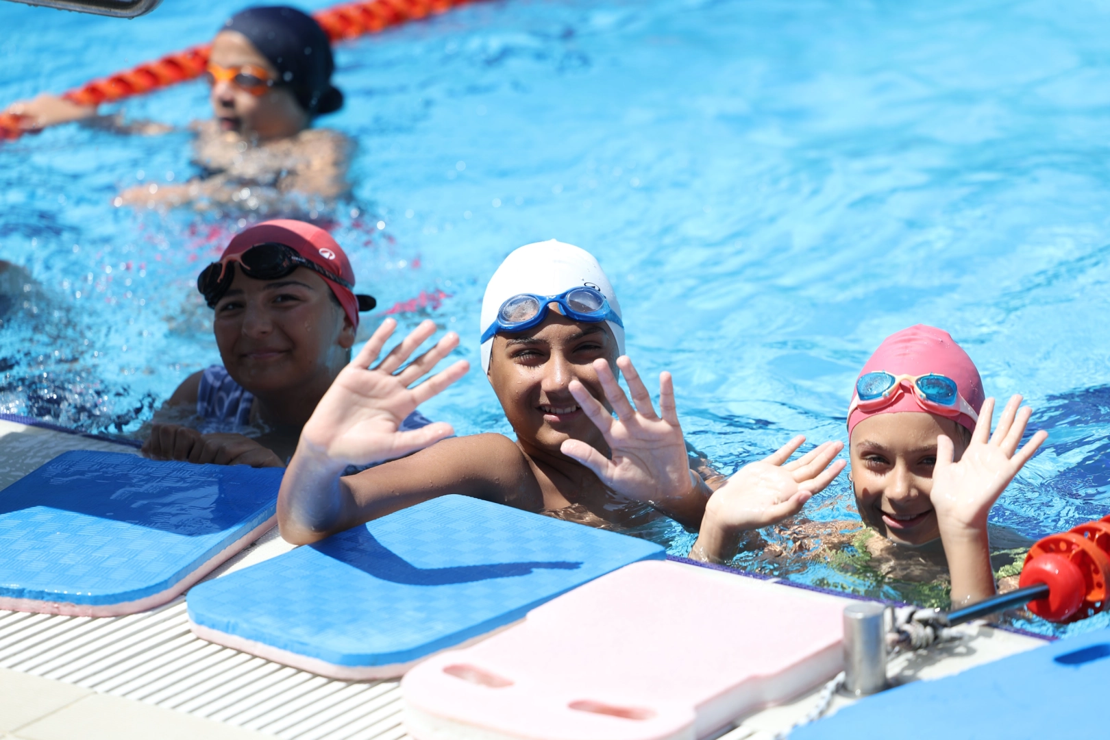 Bursa'da minik kulaçlar ikinci dönemi tamamladı 