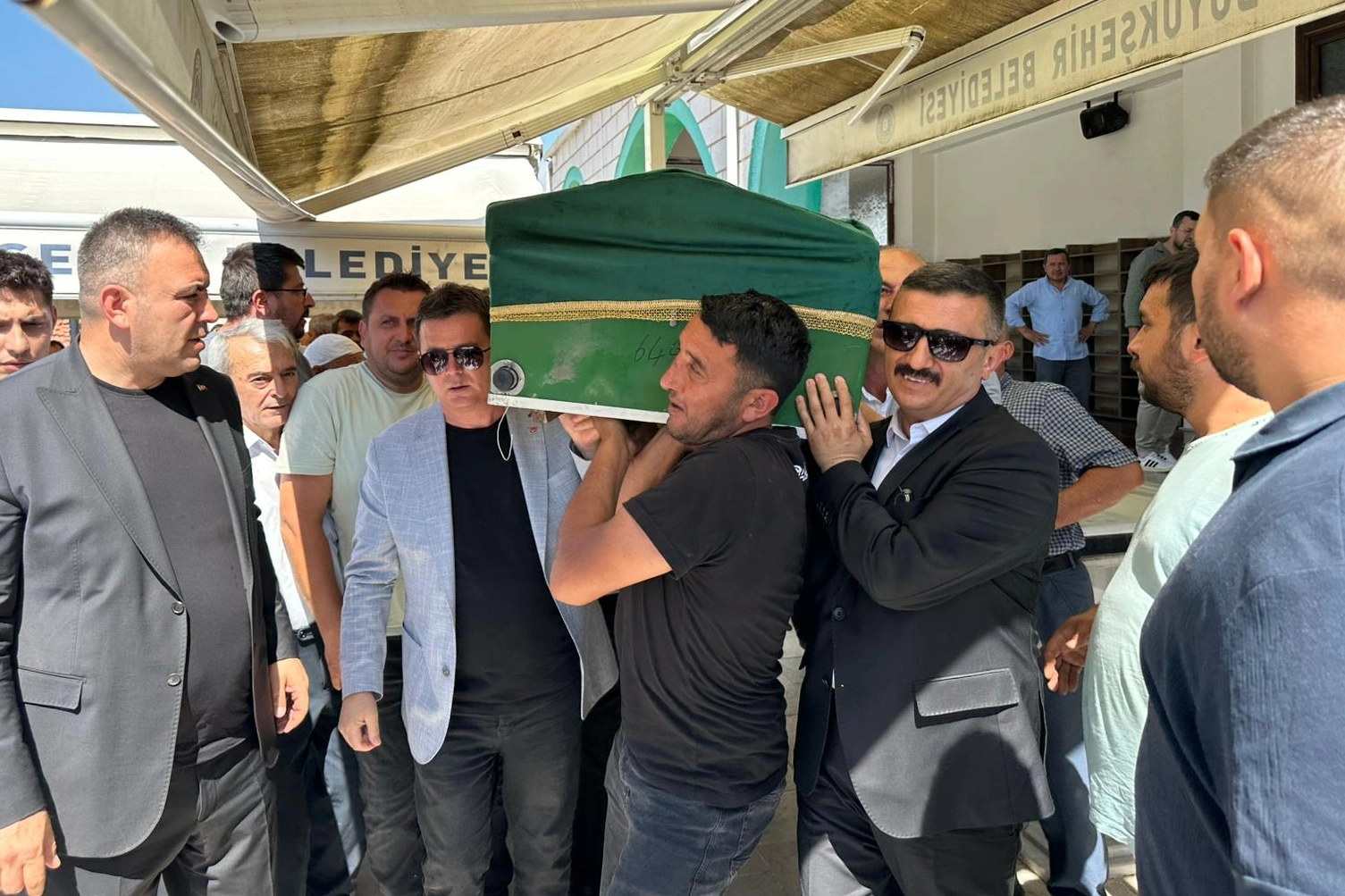 Bursa'da şehit itfaiye eri son yolculuğuna uğurlandı 