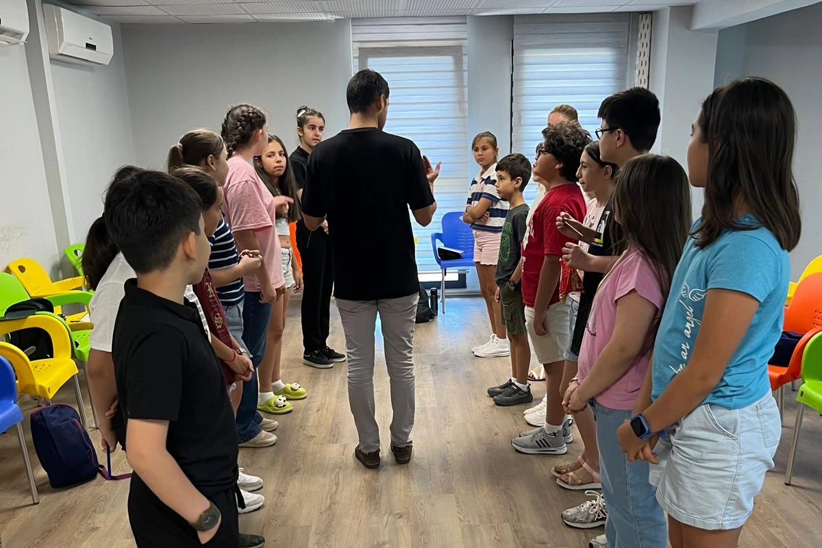 İzmir Çocuk Meclisi’nde ‘Akran Zorbalığı Eğitimi’ 