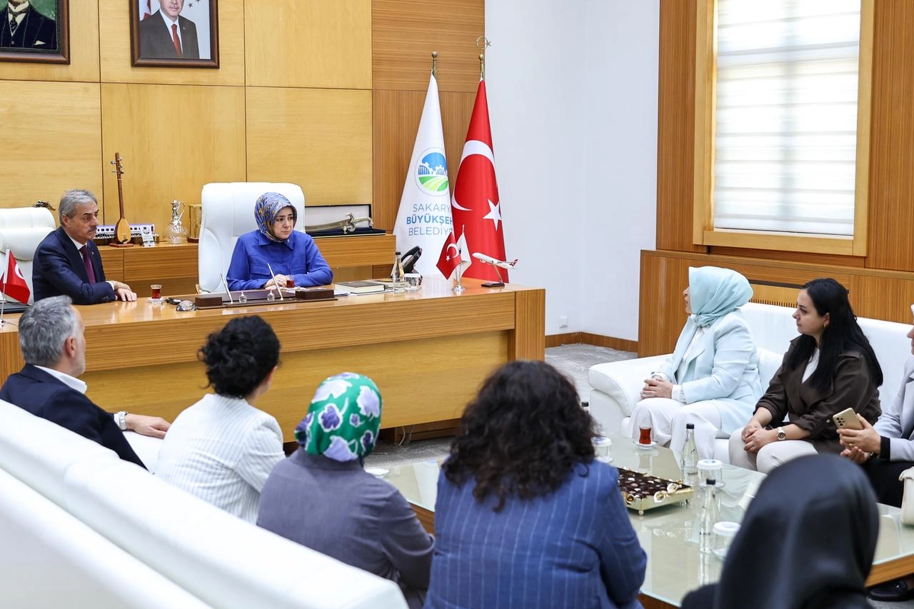 “Kadınlar güçlü Türkiye hedeflerinin en önemli yapı taşıdır” 