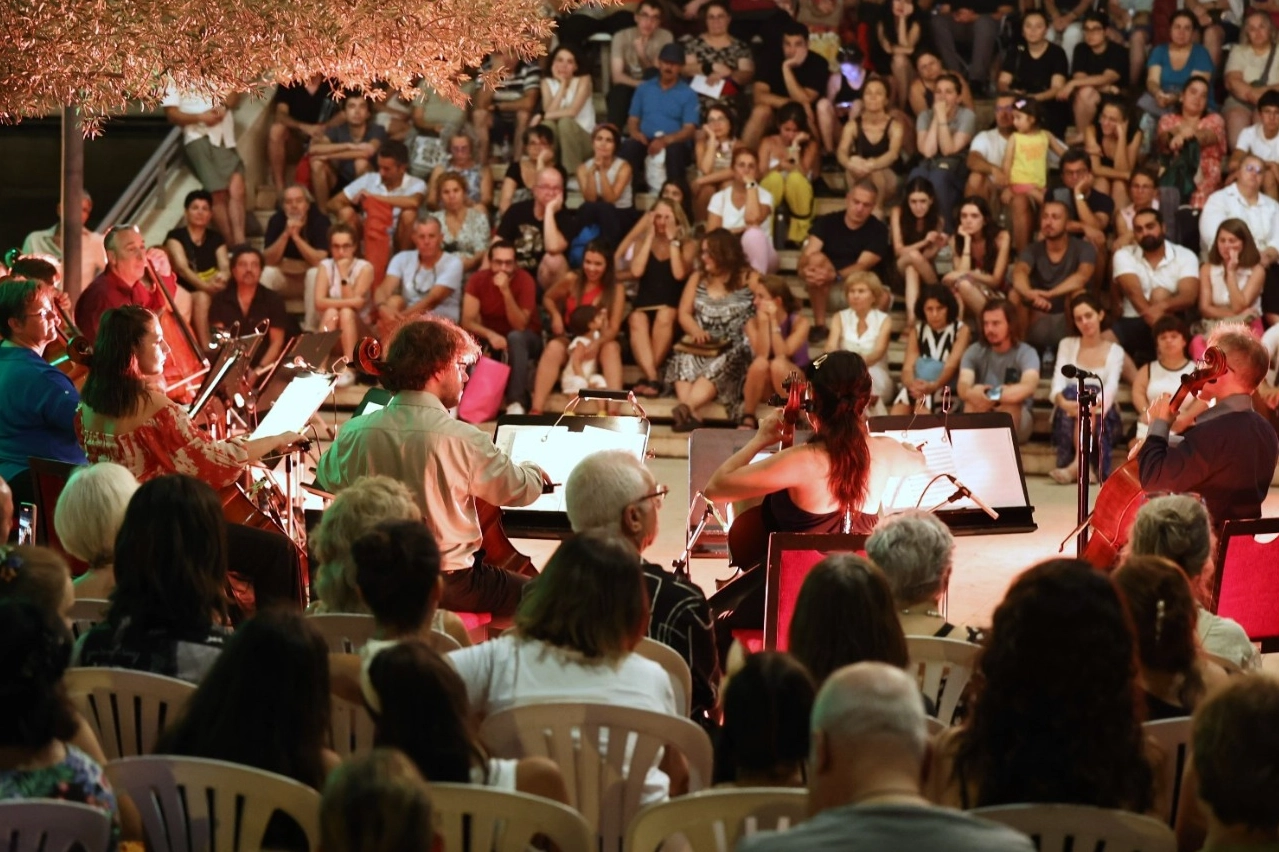MAV Cello Ensemble, Zeytin Altında yaz esintisi yaşattı 