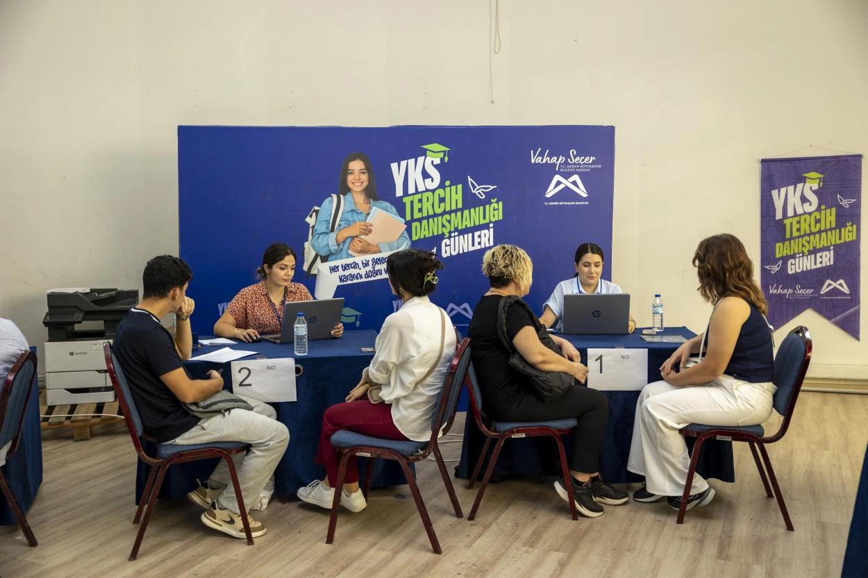 Mersin'den gençlere ücretsiz YKS tercih desteği 