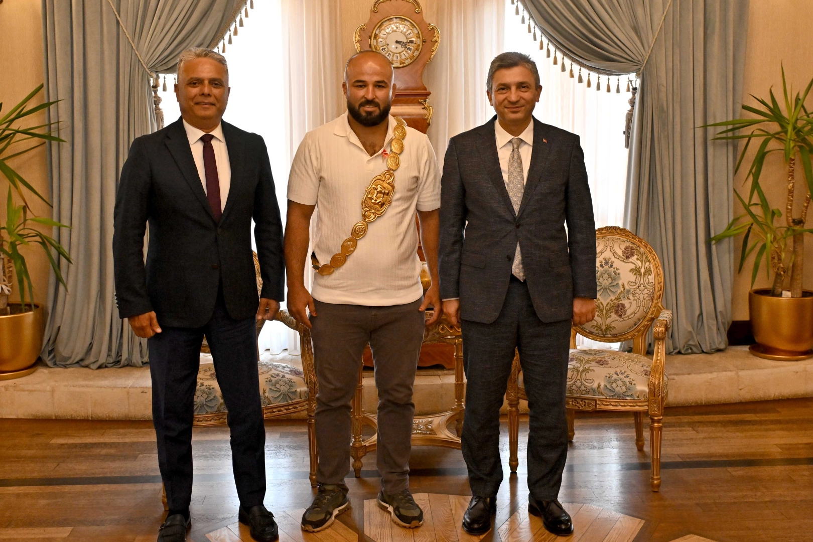 Orhan Okulu’dan Vali Şahin’e anlamlı ziyaret 