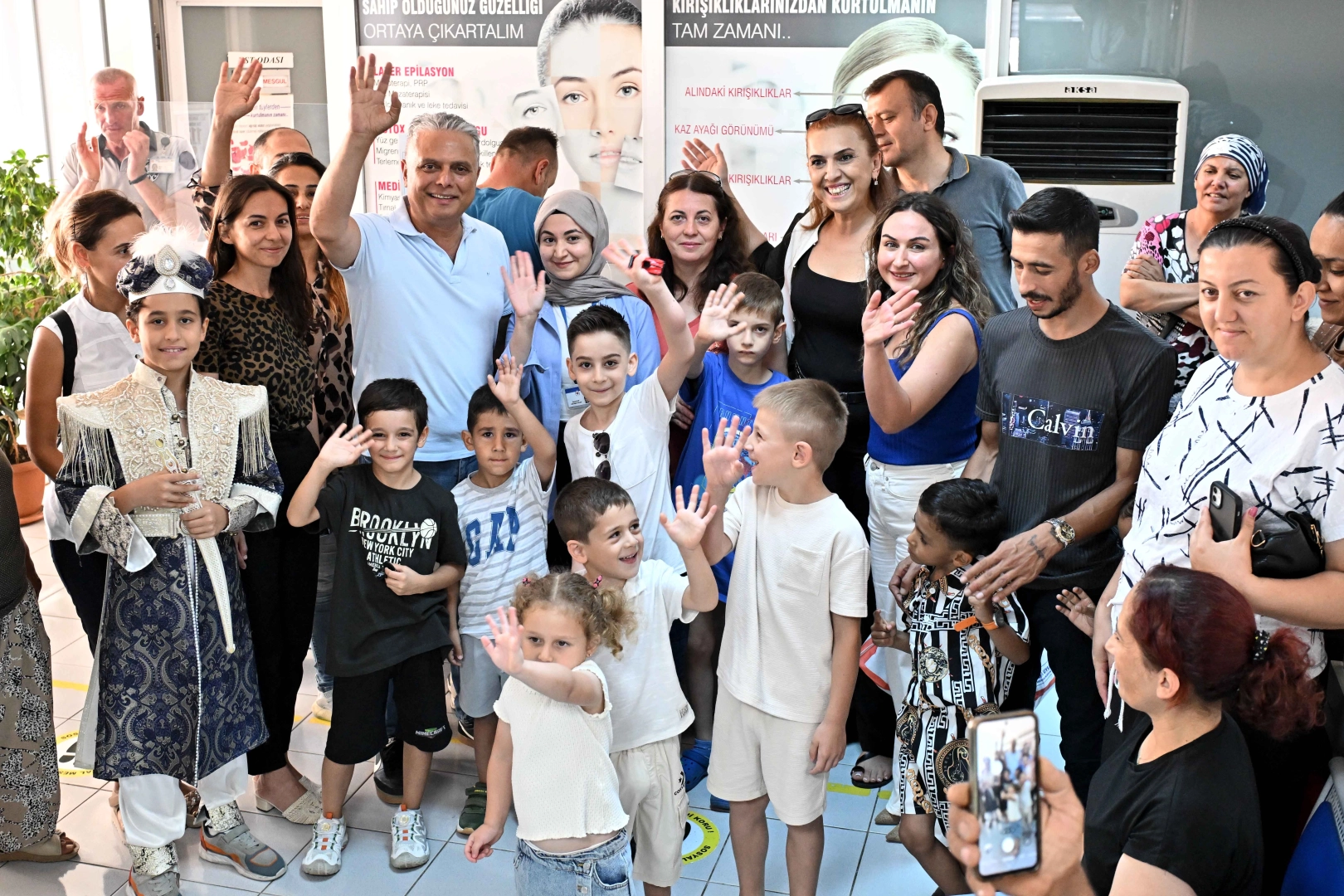 Muratpaşa’da Başkan Uysal’dan sünnet çocuklarına ziyaret 