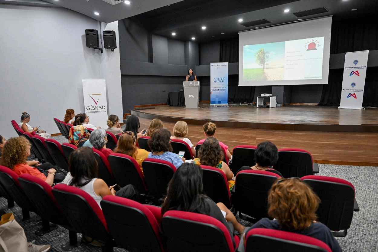 Mersin’de kadınlara güç katan eğitim: “Gelecek Hayalim” hayata geçti 