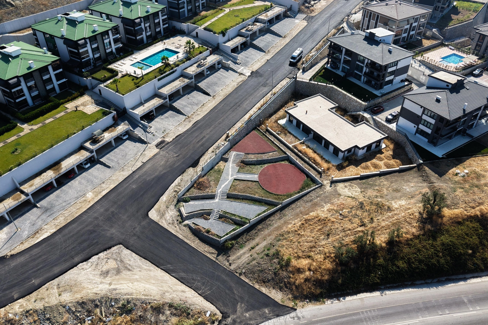 Bursa Gemlik'te yol çalışmalarıyla konforu artırıyor 