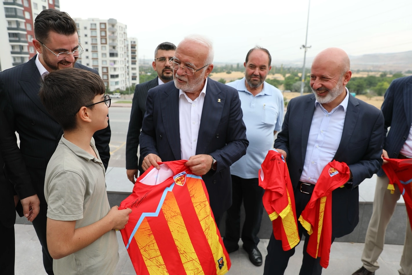 Başkan Çolakbayrakdar, Genel Başkan Vekili Elitaş’ı ağırladı 