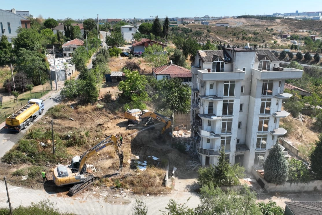 Kocaeli Çayırova’da riskli yapılara yıkım 