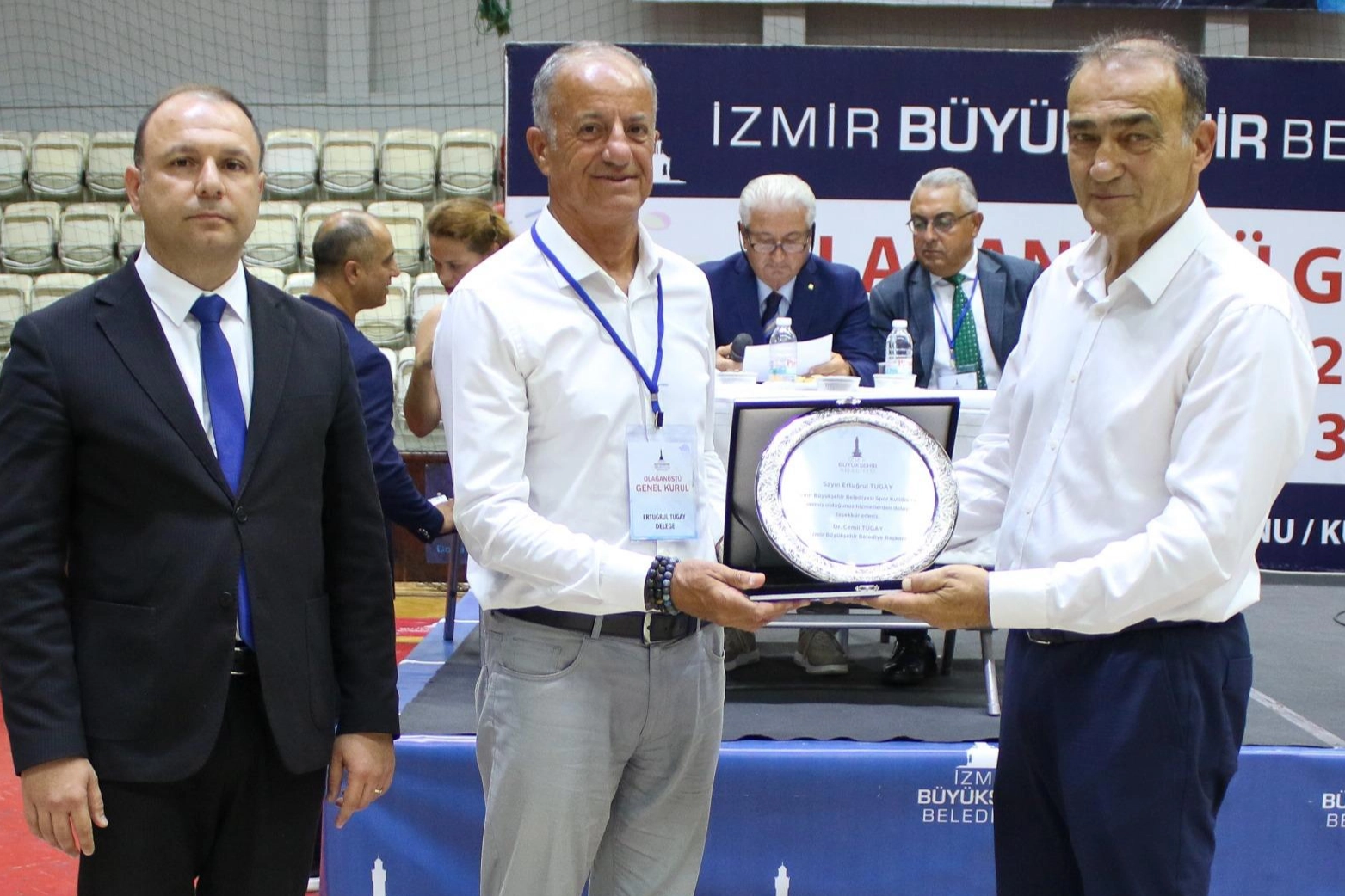 İzmir Büyükşehir Spor Kulübü’nde bayrak değişimi 