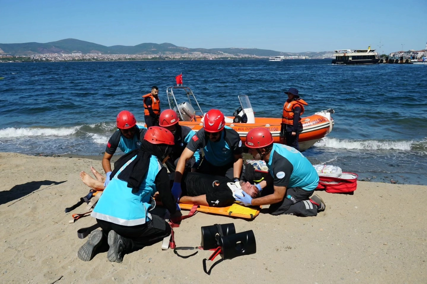 Kocaeli Gölcük'te gerçeği aratmayan tatbikat 