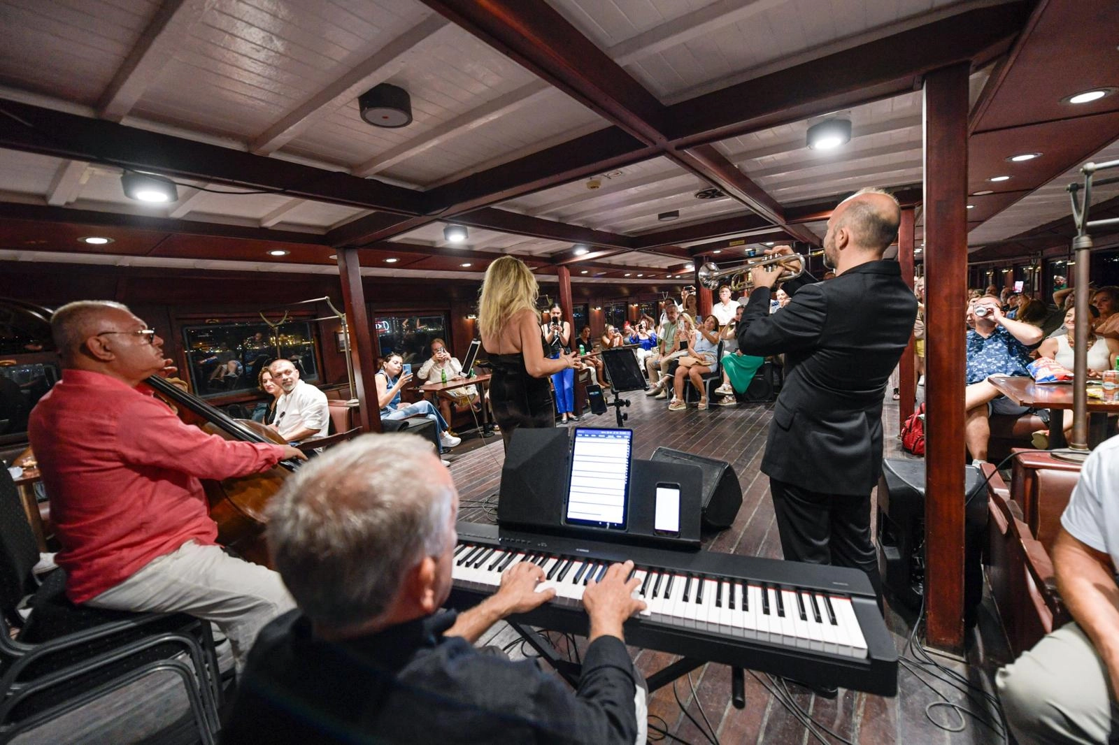 İzmir Bergama Vapuru’nda caz esintisi 