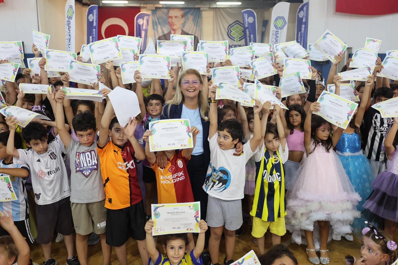 İstanbul Bakırköy Yaz Spor Okulu’ndan renkli kapanış şöleni 