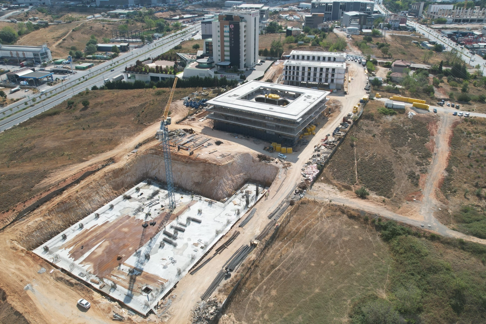 Çayırova Spor Lisesi’nde çalışmalar devam ediyor 